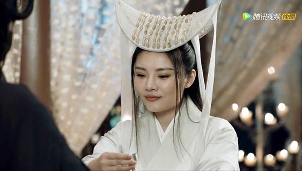 Đệ nhất ngực đẹp đóng vai mẹ Đoàn Dự cắm sừng chồng-3