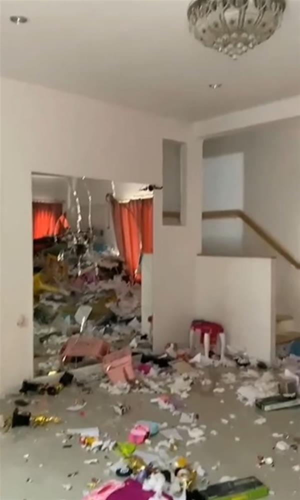 Năn nỉ vợ cho bồ nhí ở chung bất thành, chồng phá nhà thành bãi rác-1