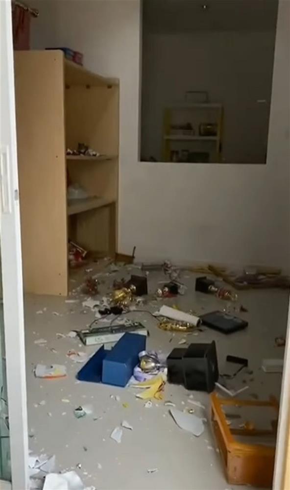 Năn nỉ vợ cho bồ nhí ở chung bất thành, chồng phá nhà thành bãi rác-3