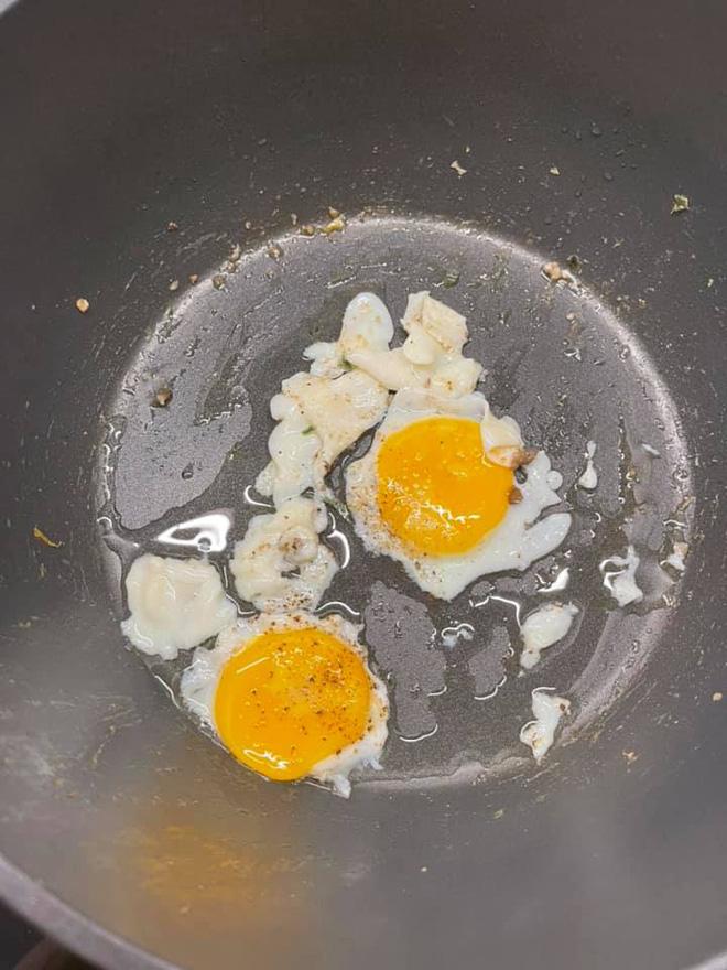 Hari Won giải thích thế nào về siêu phẩm bánh rán cháy đen mới ra lò?-6