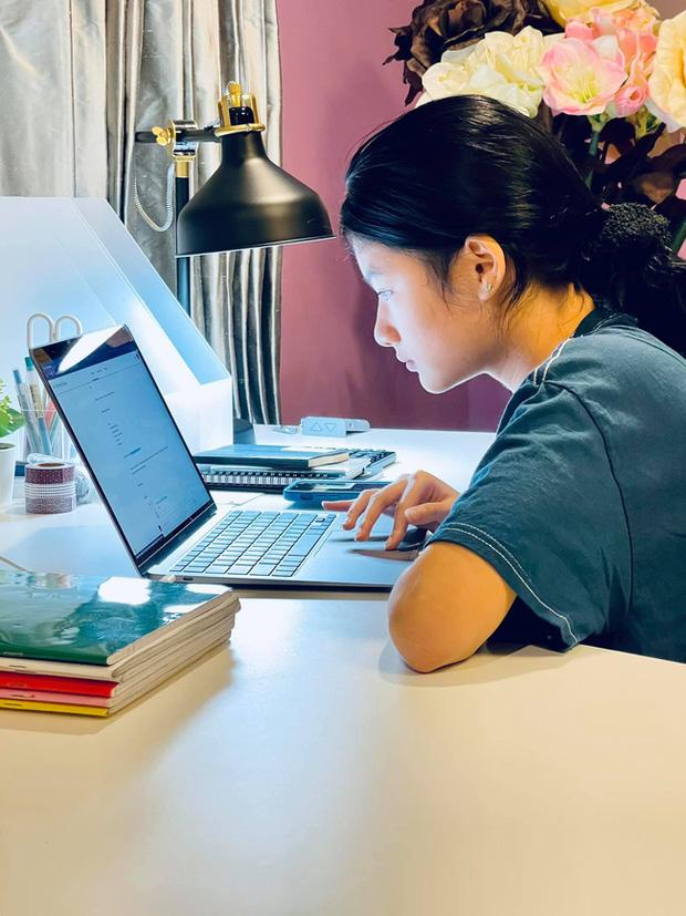 Rich kid nhà Trương Ngọc Ánh để mặt mộc quá giống bố!-3