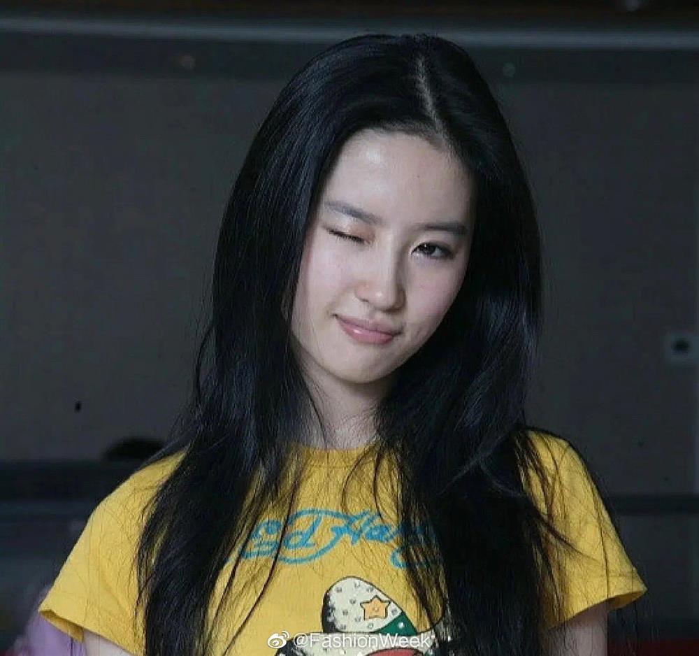 Nhan sắc thật của Lưu Diệc Phi trong ảnh hiếm quá khứ-5