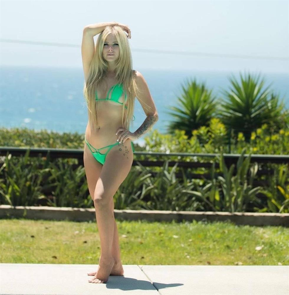 Avril Lavigne diện bikini, visual như ma cà rồng trường sinh bất lão-6