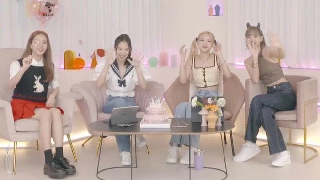 Khoảnh khắc bùng cháy của BLACKPINK, Lisa còn bị tro bám lên mặt-1