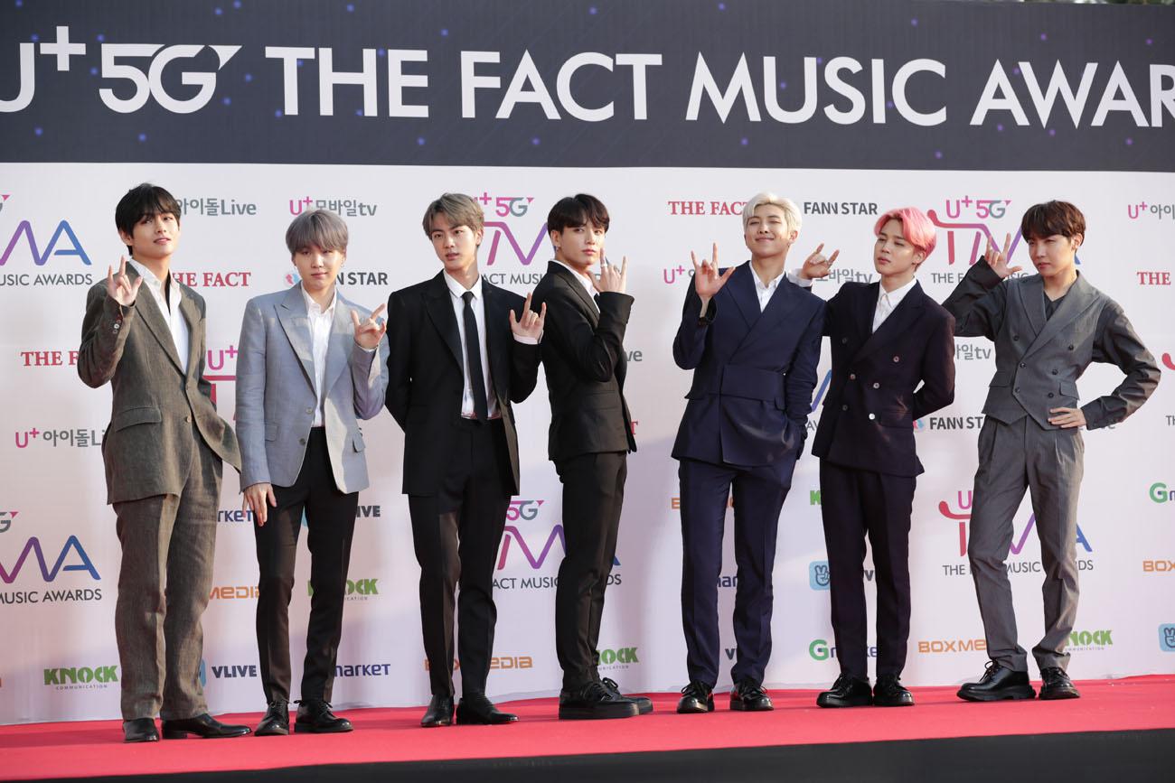 BTS xác nhận tham gia lễ trao giải The Fact Music Awards 2021. Chương trình được tổ chức vào ngày 2/10 theo hình thức online.