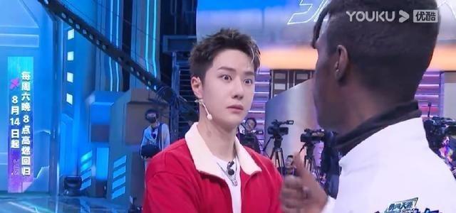 Vương Nhất Bác học nhảy tại chỗ, gặp ai cũng bái sư-3