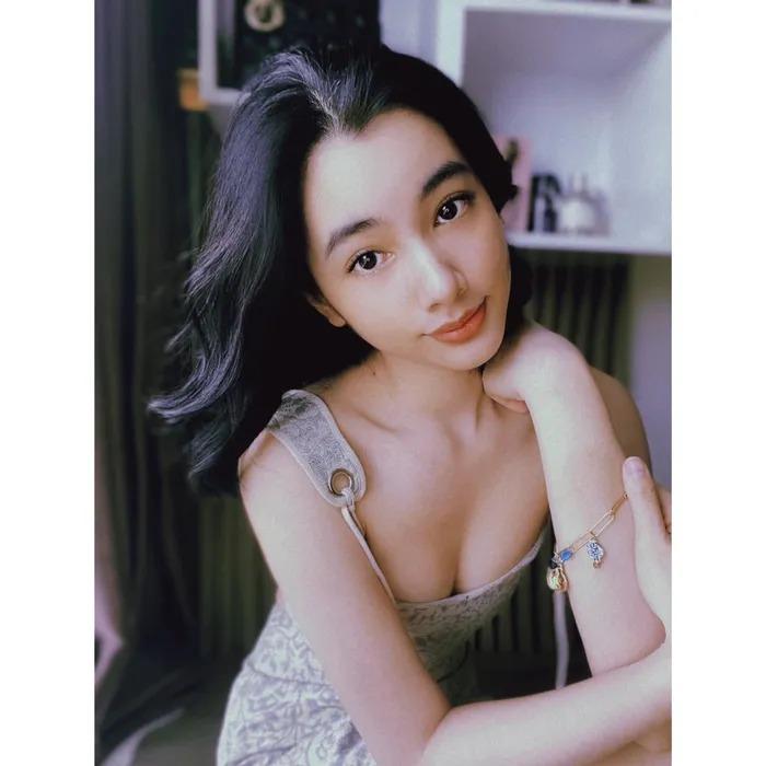 Cẩm Đan mặc sexy thả thính giữa tin đồn chia tay chồng cũ Lệ Quyên-1