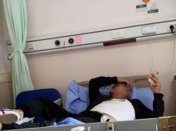 2 sản phụ cùng chung phòng, 2 ông chồng ứng xử khác biệt-2