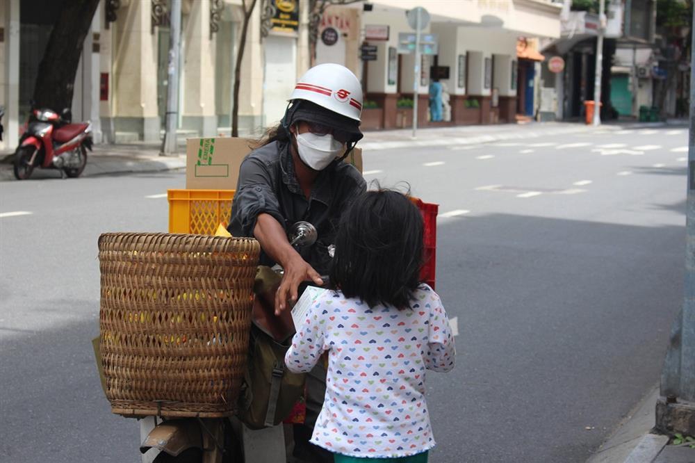 Bị hỏi lấy đâu ra lắm tiền làm từ thiện, trai trẻ đáp một câu SỐC-1