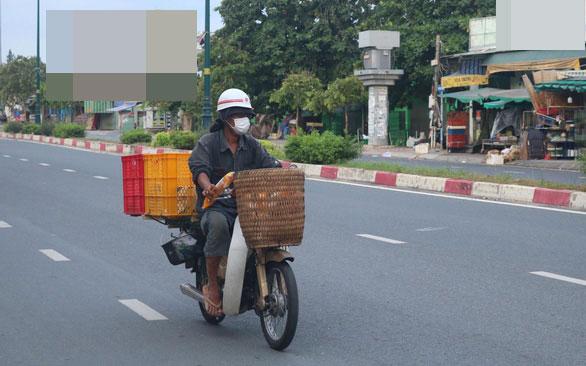 Bị hỏi lấy đâu ra lắm tiền làm từ thiện, trai trẻ đáp một câu SỐC-7