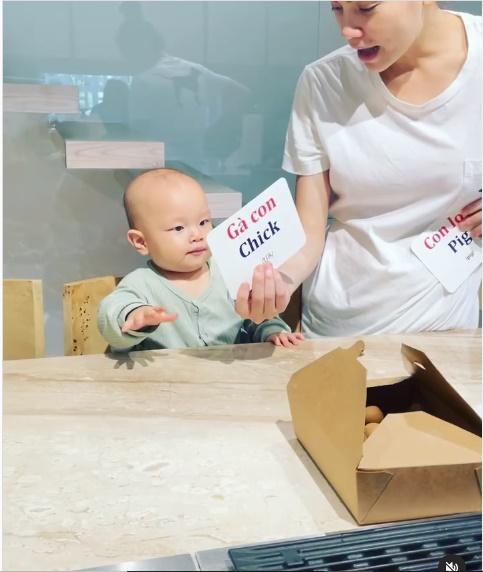 Hồ Ngọc Hà đau tim khi dạy học cặp song sinh Lisa - Leon-1