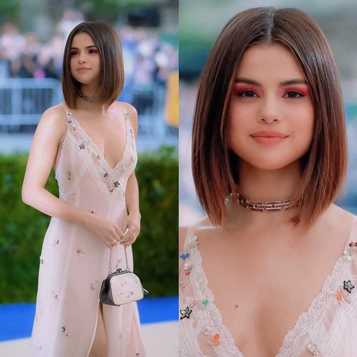 Selena Gomez hóa nàng thơ dịu dàng, chẳng cần cầu kì vẫn cực kì thuyết phục người đối diện.