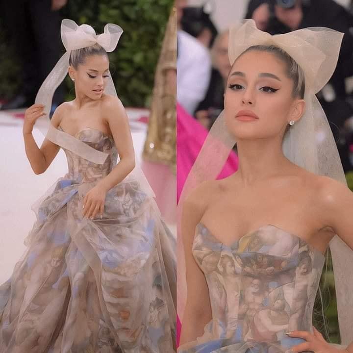 Ariana Grande như một nàng công chúa kiều diễm với chiếc đầm bồng xòe lộng lẫy với điểm nhấn chiếc nơ ở trên đầu.