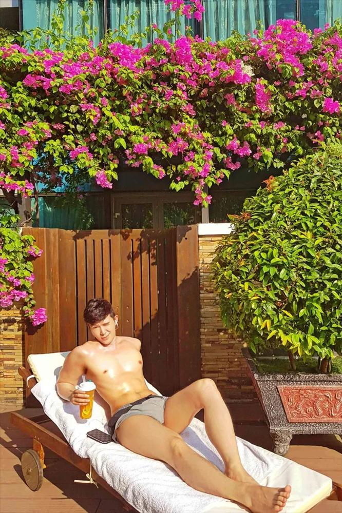 Không nhận ra Nathan Lee cởi trần, râu tóc lởm chởm mùa dịch-5