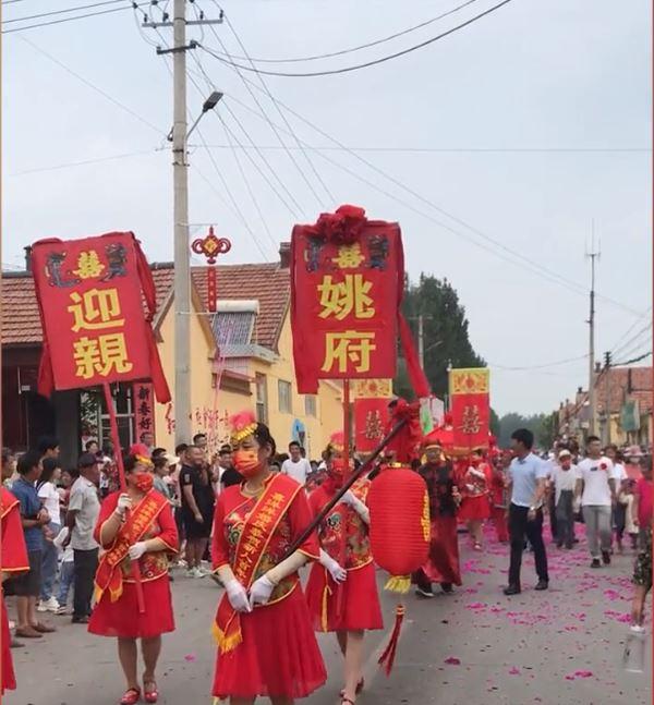 Chú rể cưỡi ngựa và rước dâu bằng kiệu hoa hệt phim cổ trang-2