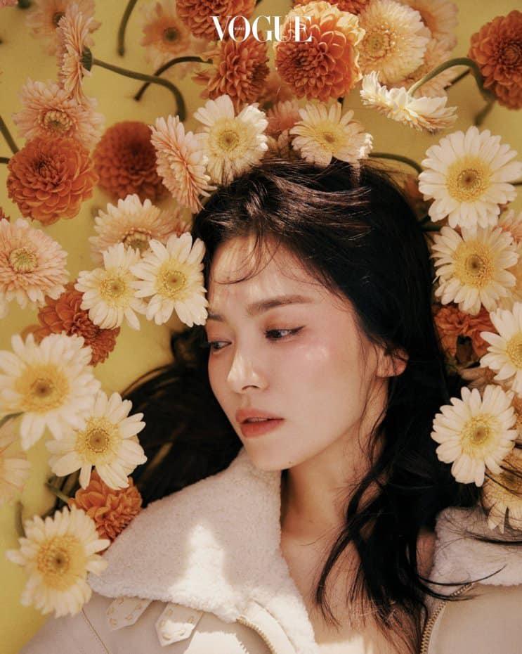 Dung mạo Song Hye Kyo đẹp hơn hoa trên bìa tạp chí-1