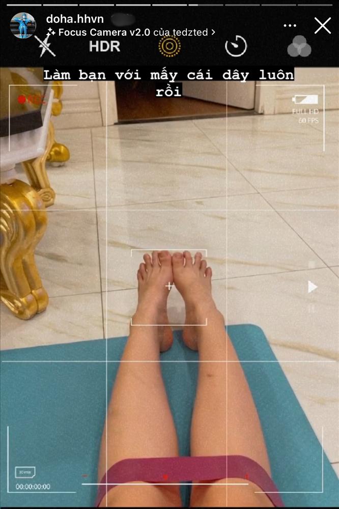 Bàn chân Hoa hậu Đỗ Thị Hà sao lại kỳ dị đến thế này?-1