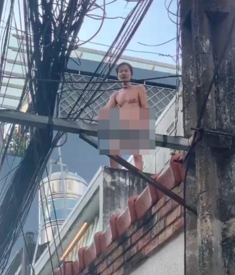 TP.HCM: F0 đánh đập bố mẹ, cởi quần áo leo lên mái nhà dọa nhảy-2