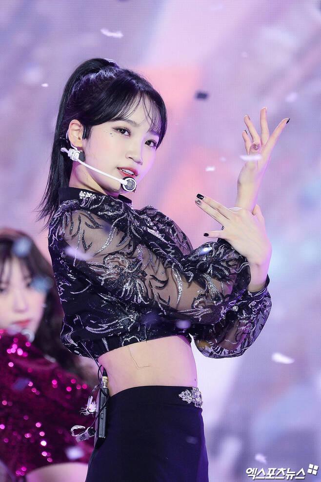 Vì sao cựu thành viên IZ*ONE bị mỉa mai có một cuộc đời ăn cắp?-2