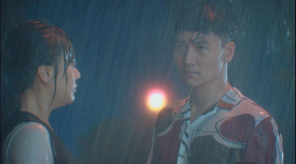 Hương Vị Tình Thân: Nam nói gì khi Long mặc quần trắng dầm mưa-1