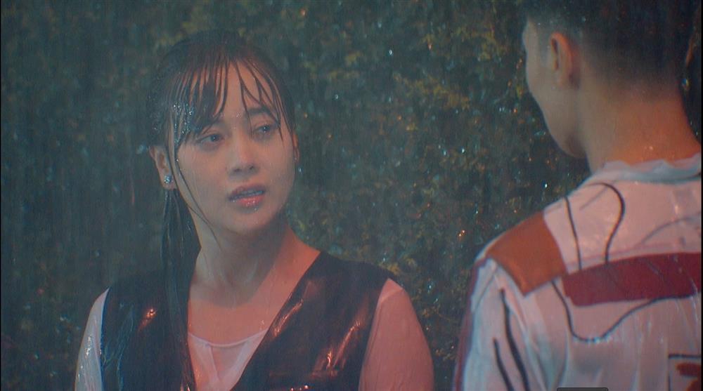 Hương Vị Tình Thân: Nam nói gì khi Long mặc quần trắng dầm mưa-3