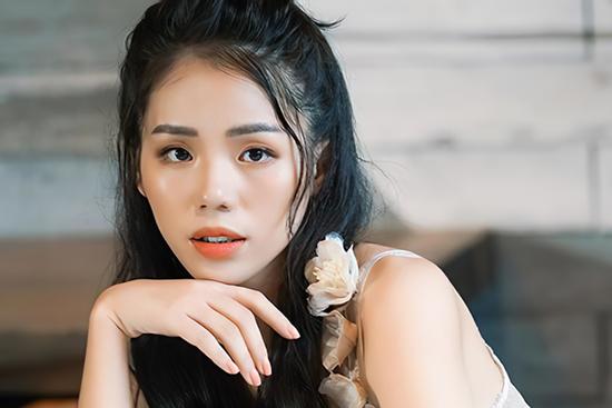 Hương Ly hát live như trò đùa, khắc hẳn clip triệu view trên mạng