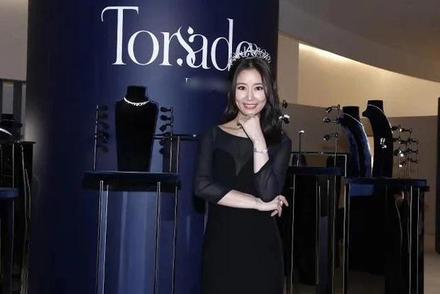 Lâm Tâm Như lộ da chảy xệ lão hóa khác xa hình photoshop-5