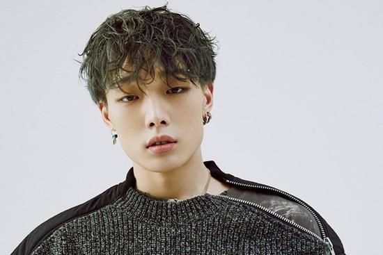 Bobby (iKON) đột ngột báo kết hôn, bạn gái bầu 8 tháng