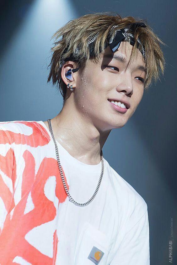 Bobby (iKON) đột ngột báo kết hôn, bạn gái bầu 8 tháng-3