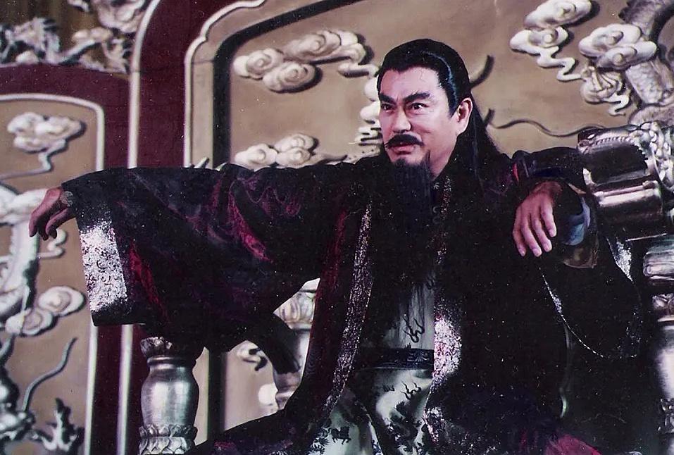 Sự nghiệp lẫy lừng và tai tiếng cuối đời của ngôi sao Phong Vân-7