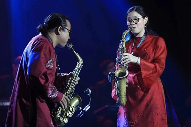Con gái saxophone Trần Mạnh Tuấn làm rõ tin sai lệch về ba-4