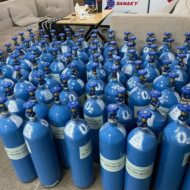 Quý tử nhà Lệ Quyên mới 10 tuổi đã biết làm từ thiện-2