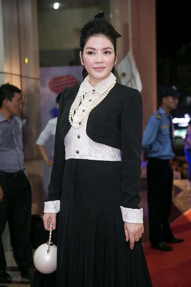 Clip: Lý Nhã Kỳ bị chê catwalk như đi chợ, vòng 2 tưởng đang mang thai-2