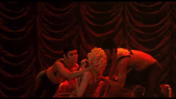 Nữ nghệ sĩ huyền thoại mang cảnh thủ dâm 21+ lên sân khấu-2