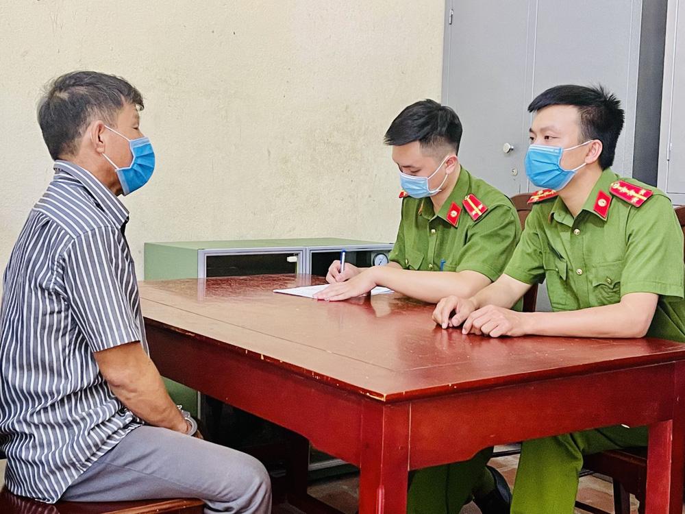 Chém vợ tử vong, lấy chăn trùm kín thi thể rồi đi đầu thú-1