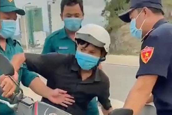 Phó chủ tịch phường thôi việc sau vụ giữ xe người đi mua bánh mì