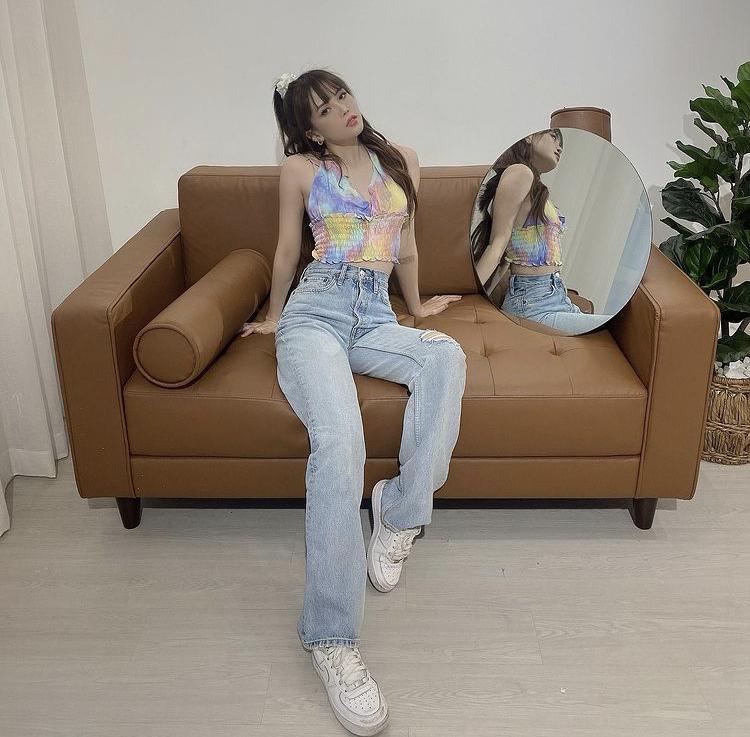 Học Thiều Bảo Trâm mix đồ chất lừ chỉ với 1 chiếc áo quây-8