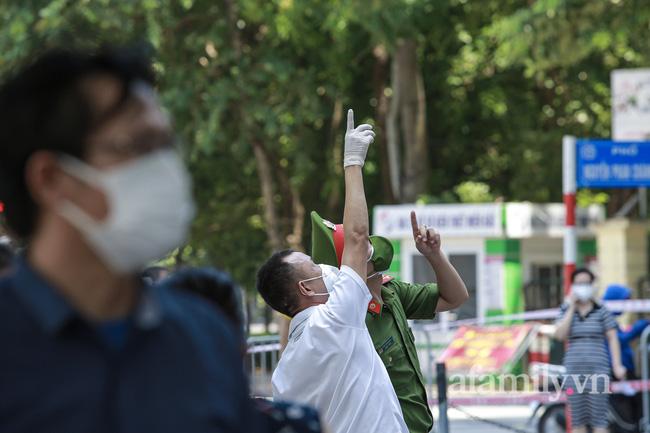 Hà Nội: Mảng gạch men lớn rơi từ tầng cao chung cư HH1B Linh Đàm-3