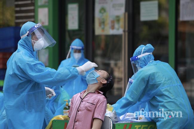 Hà Nội: Mảng gạch men lớn rơi từ tầng cao chung cư HH1B Linh Đàm-4