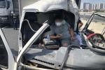 Nghẹt thở giải cứu tài xế bị kẹt trong cabin sau tai nạn ở Hà Nội