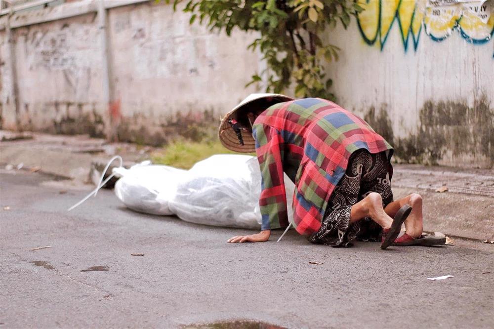 Xôn xao clip vợ đánh đập chồng ngồi xe lăn, 1 tuần sau chồng qua đời-6