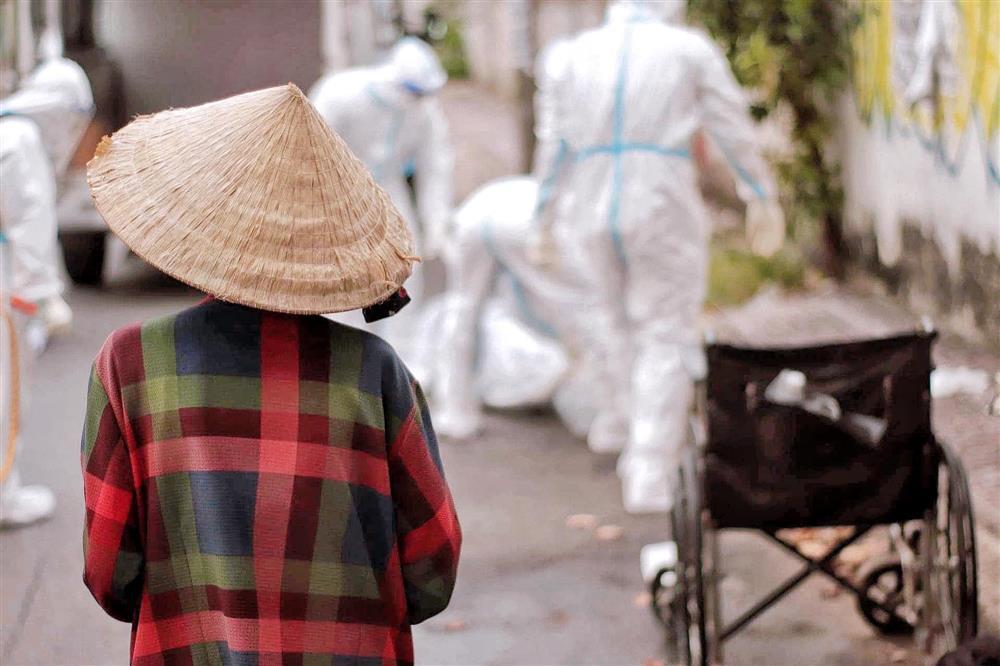 Xôn xao clip vợ đánh đập chồng ngồi xe lăn, 1 tuần sau chồng qua đời-7