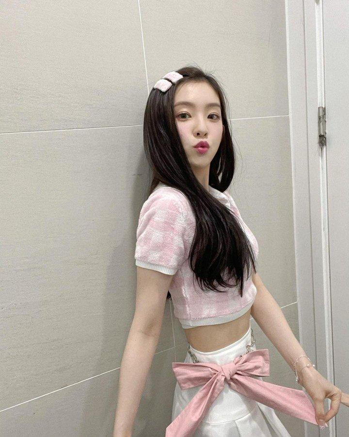 Trưởng nhóm Irene của Red Velvet hoạt động trở lại trên Instagram sau gần 1 năm vắng bóng. Kể từ tranh cãi vào tháng 10/2020, Irene đã không xuất hiện trên mạng xã hội.