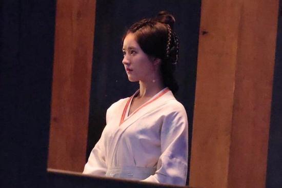 Tạo hình khiến Triệu Lộ Tư bị chê giống nô tì