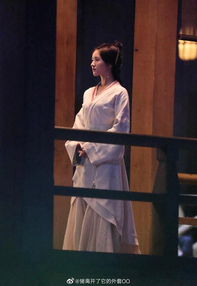 Tạo hình khiến Triệu Lộ Tư bị chê giống nô tì-1