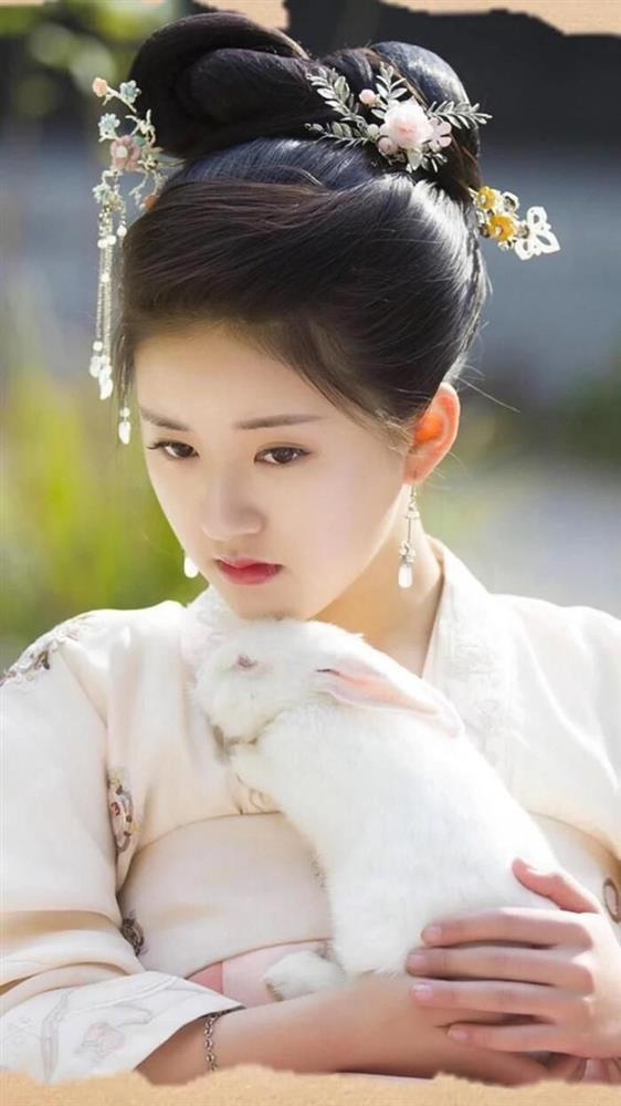 Tạo hình khiến Triệu Lộ Tư bị chê giống nô tì-9