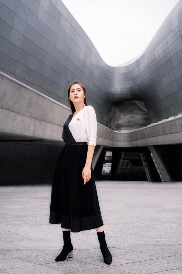 Phương Oanh Hương Vị Tình Thân đi mãi 1 kiểu boots lộ đùi gà-13