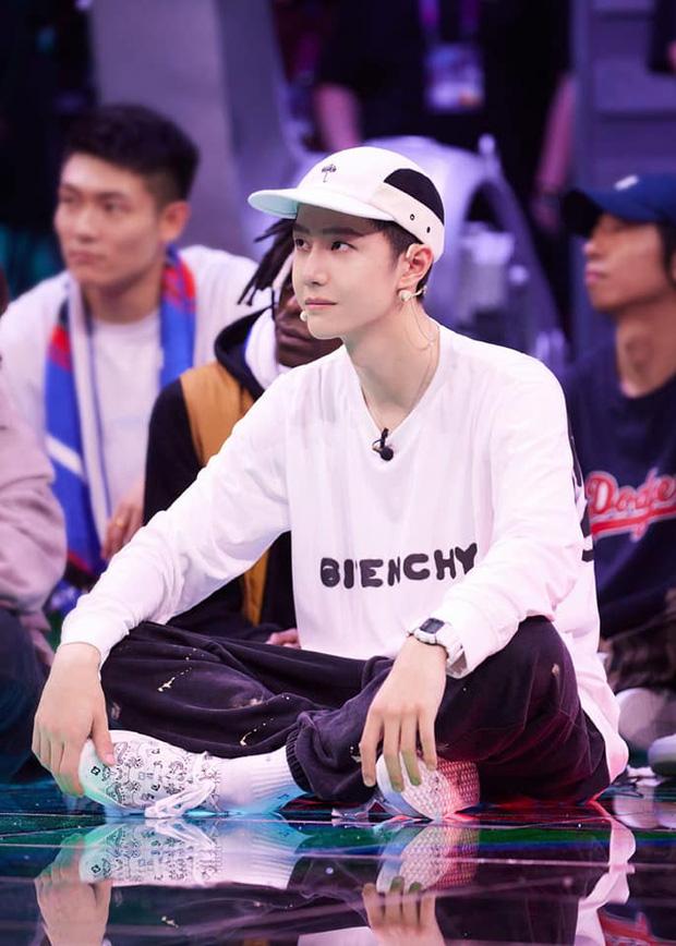 Vương Nhất Bác có màn nhảy bá cháy, nhưng sao lại khóc nức nở thế này?-1