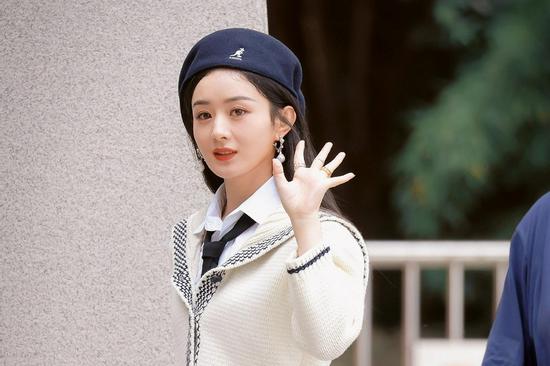 Triệu Lệ Dĩnh đẹp 'hack tuổi', mẹ bỉm 34 mà tưởng gái chưa chồng