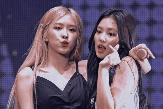 Video Rosé 'lỡ đăng' đoạn Jennie đổi lời bài hát thành... chửi thề?